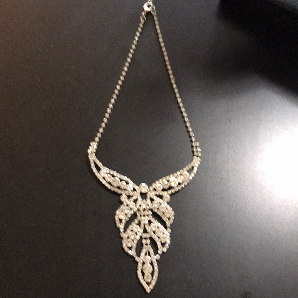 Choker necklace